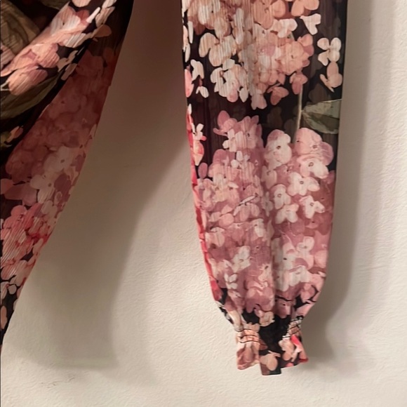 H&M Black and Red Relaxed Tie Front Blouse - Picture 12 of 15